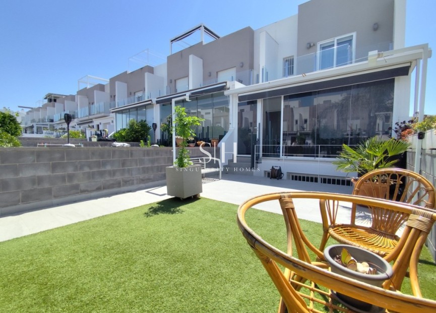 Återförsäljning - Corner townhouse - Torrevieja