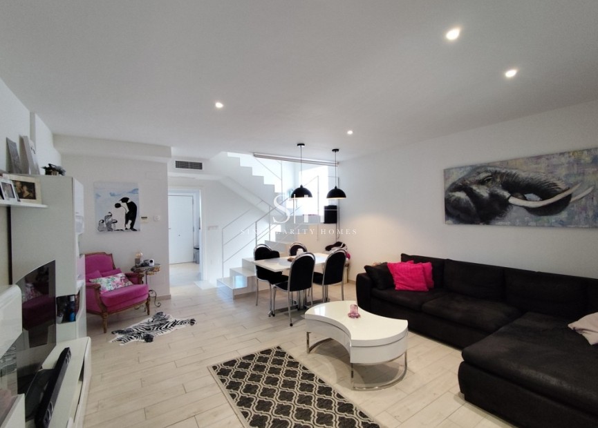 Återförsäljning - Corner townhouse - Torrevieja