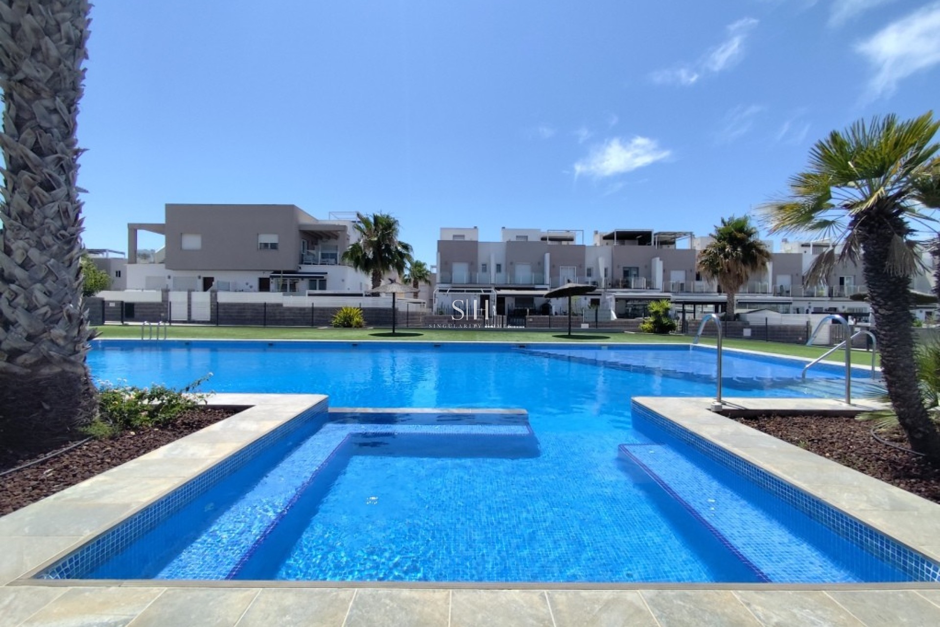 Återförsäljning - Corner townhouse - Torrevieja