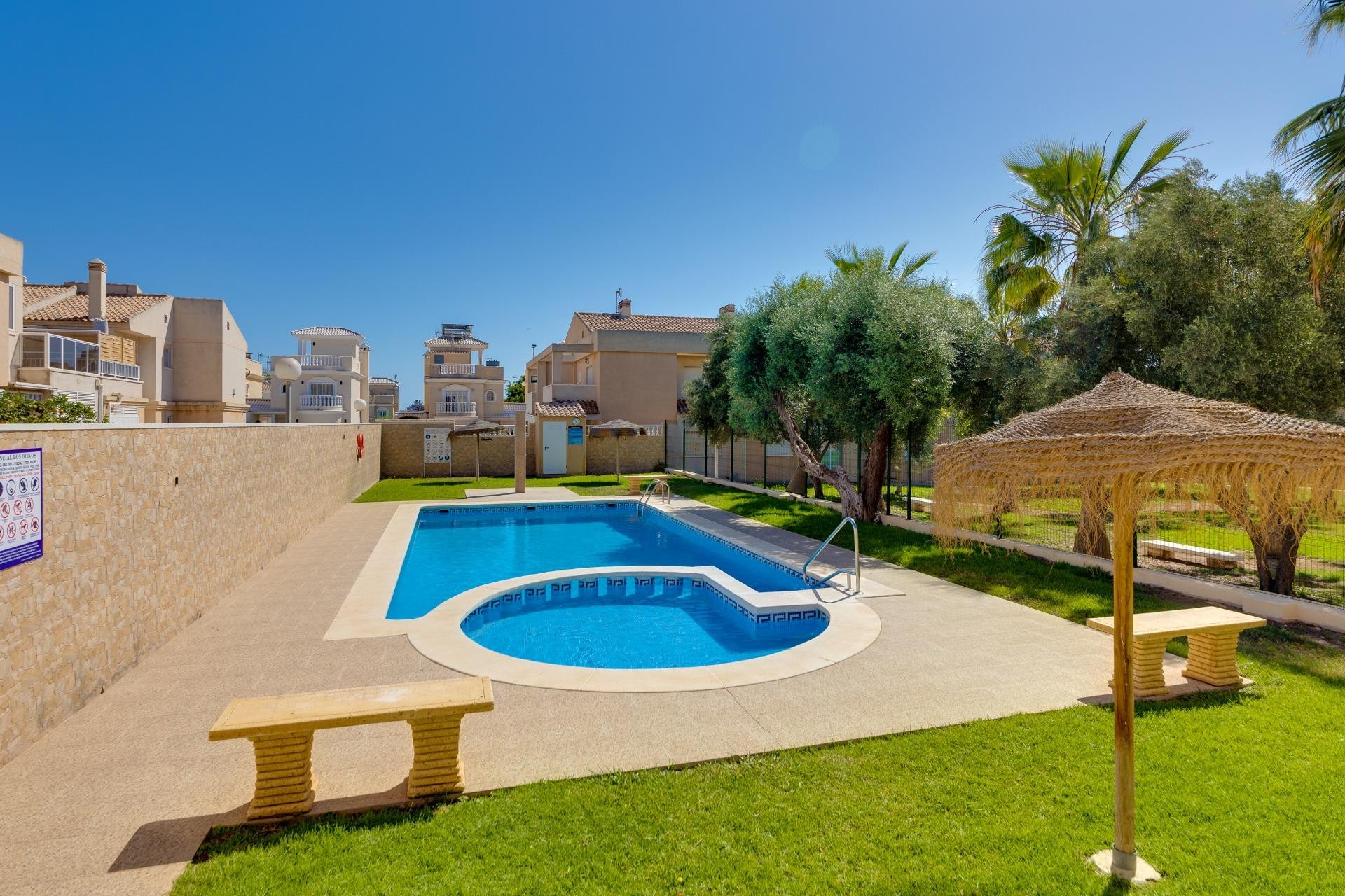 Återförsäljning - Town House - Torrevieja - Aguas Nuevas 2