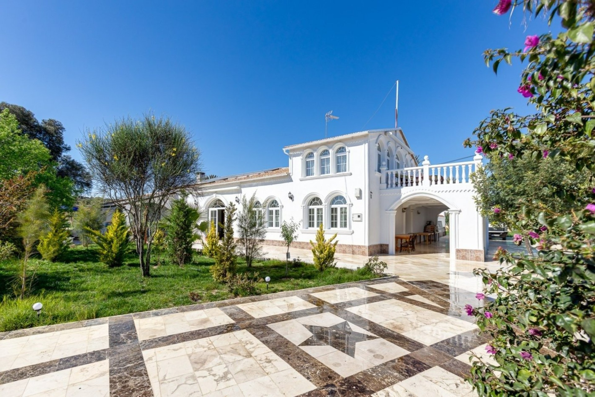 Återförsäljning - Villa - La marina - Alicante