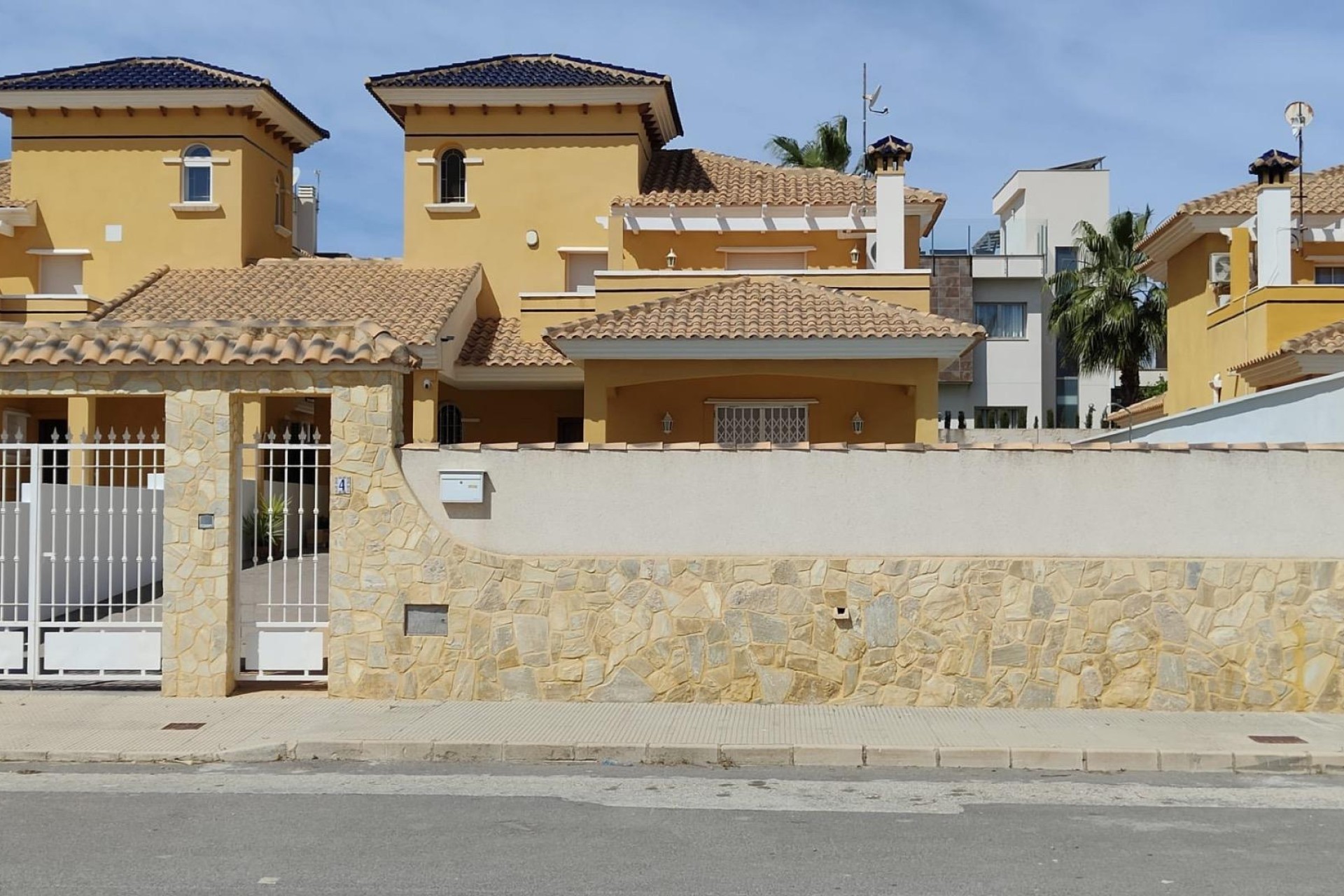 Återförsäljning - Villa - Orihuela Costa - Cabo Roig