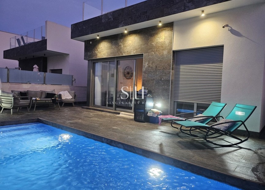 Återförsäljning - Villa - Orihuela Costa - Costa Blanca