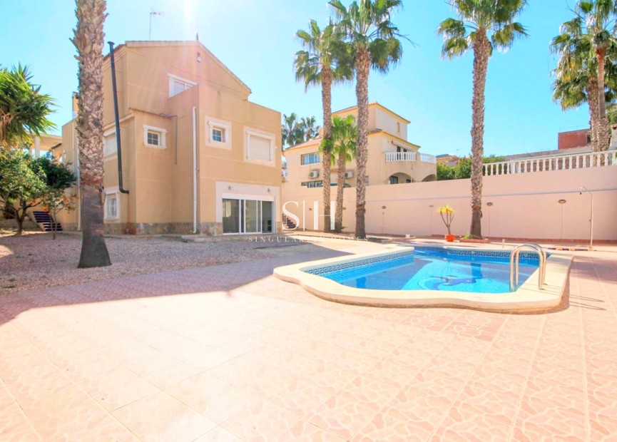 Återförsäljning - Villa - Orihuela Costa - Costa Blanca