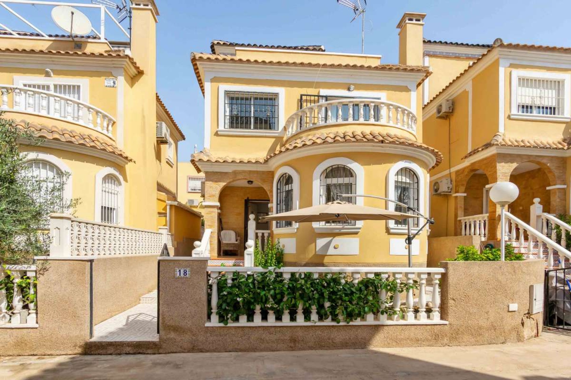 Återförsäljning - Villa - Orihuela Costa - Costa Blanca