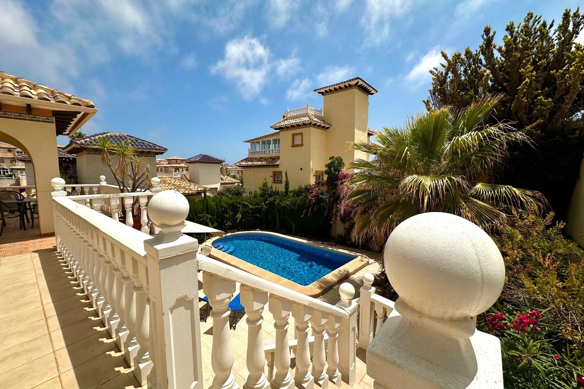 Återförsäljning - Villa - Orihuela Costa - La Zenia