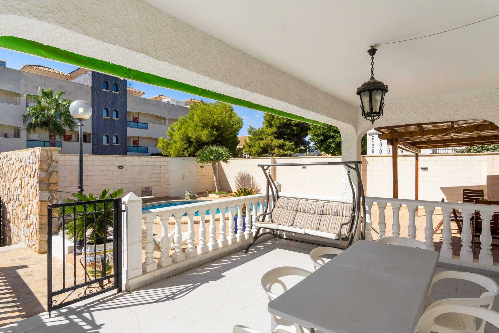 Återförsäljning - Villa - Orihuela Costa - La Zenia