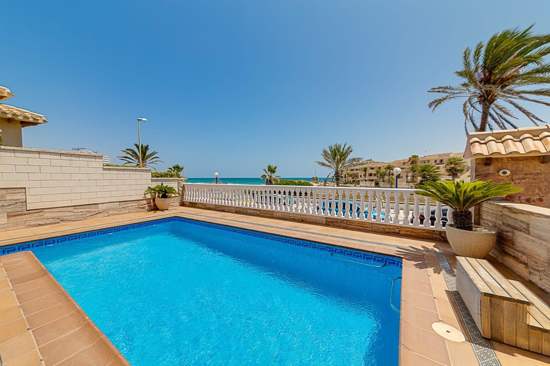 Återförsäljning - Villa - Orihuela Costa - La Zenia