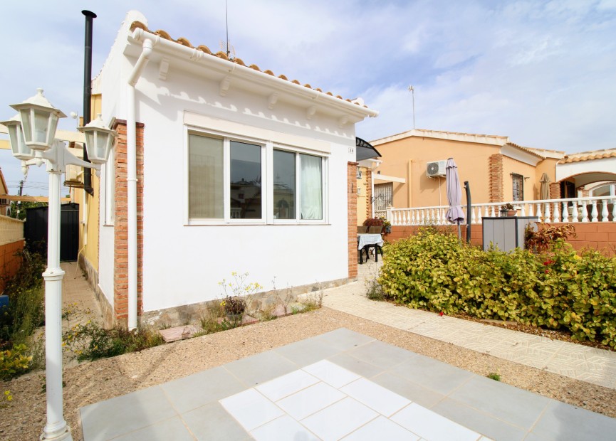 Återförsäljning - Villa - Orihuela Costa - Las Mimosas