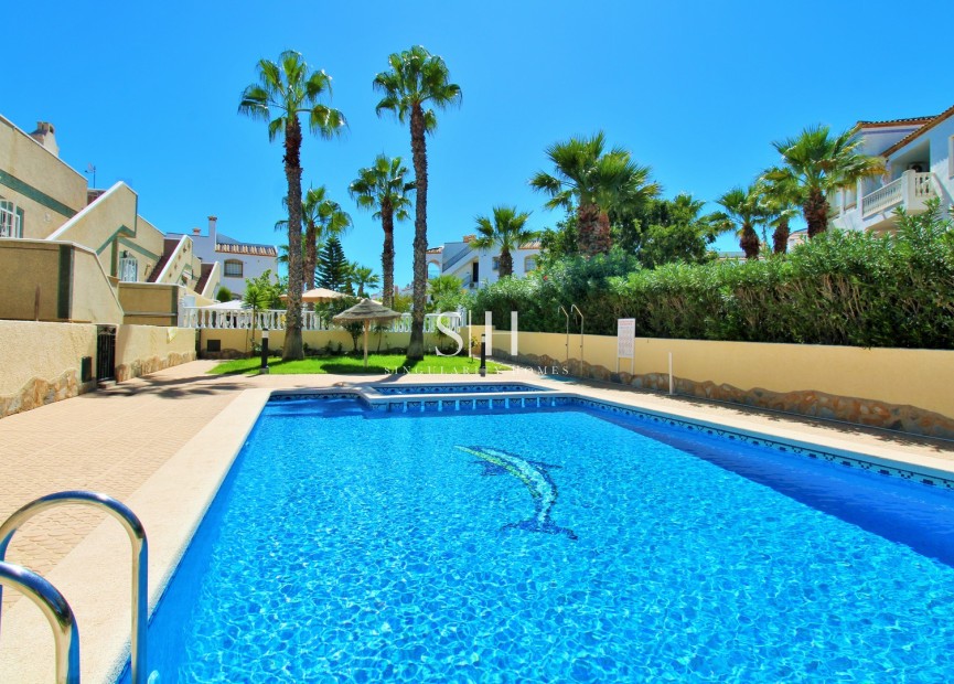 Återförsäljning - Villa - Orihuela Costa - Las Violetas