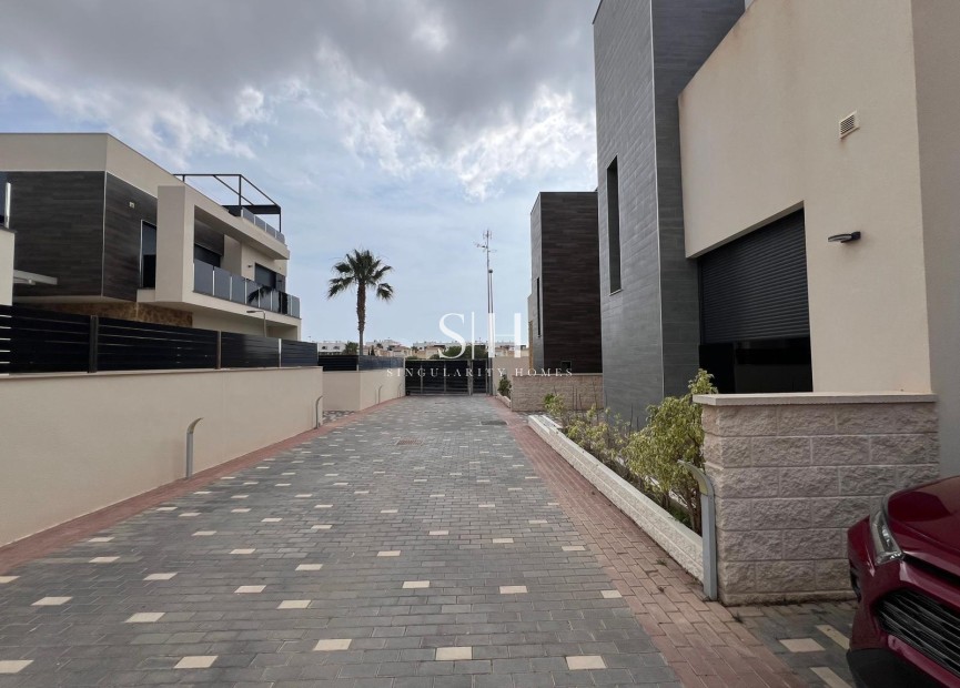 Återförsäljning - Villa - Orihuela Costa - Lomas de Cabo Roig