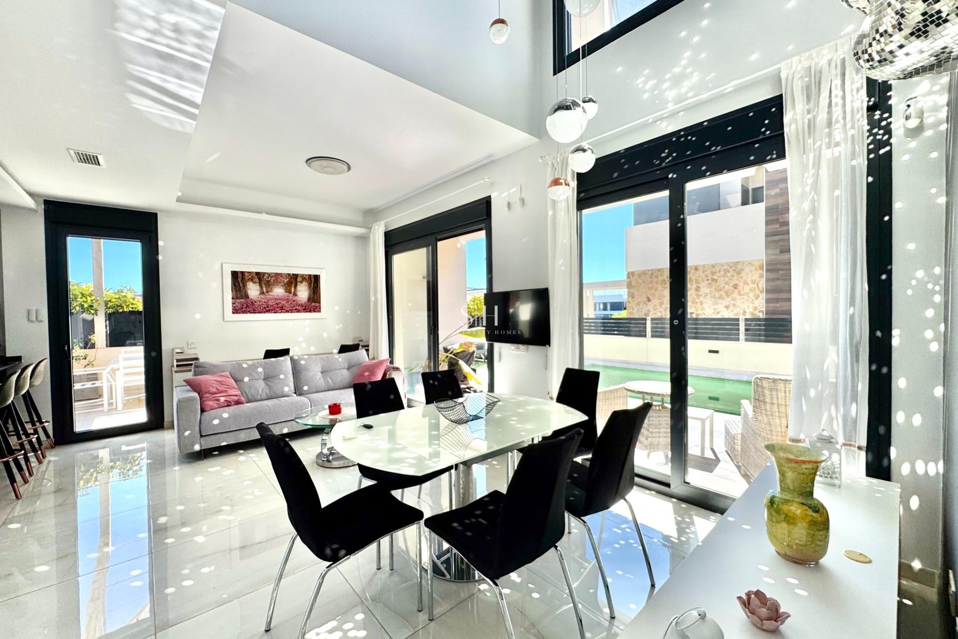 Återförsäljning - Villa - Orihuela Costa - Lomas de Cabo Roig