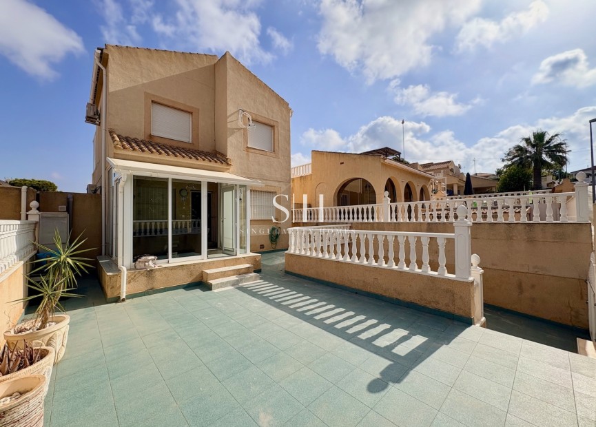 Återförsäljning - Villa - Orihuela Costa - Los Balcones