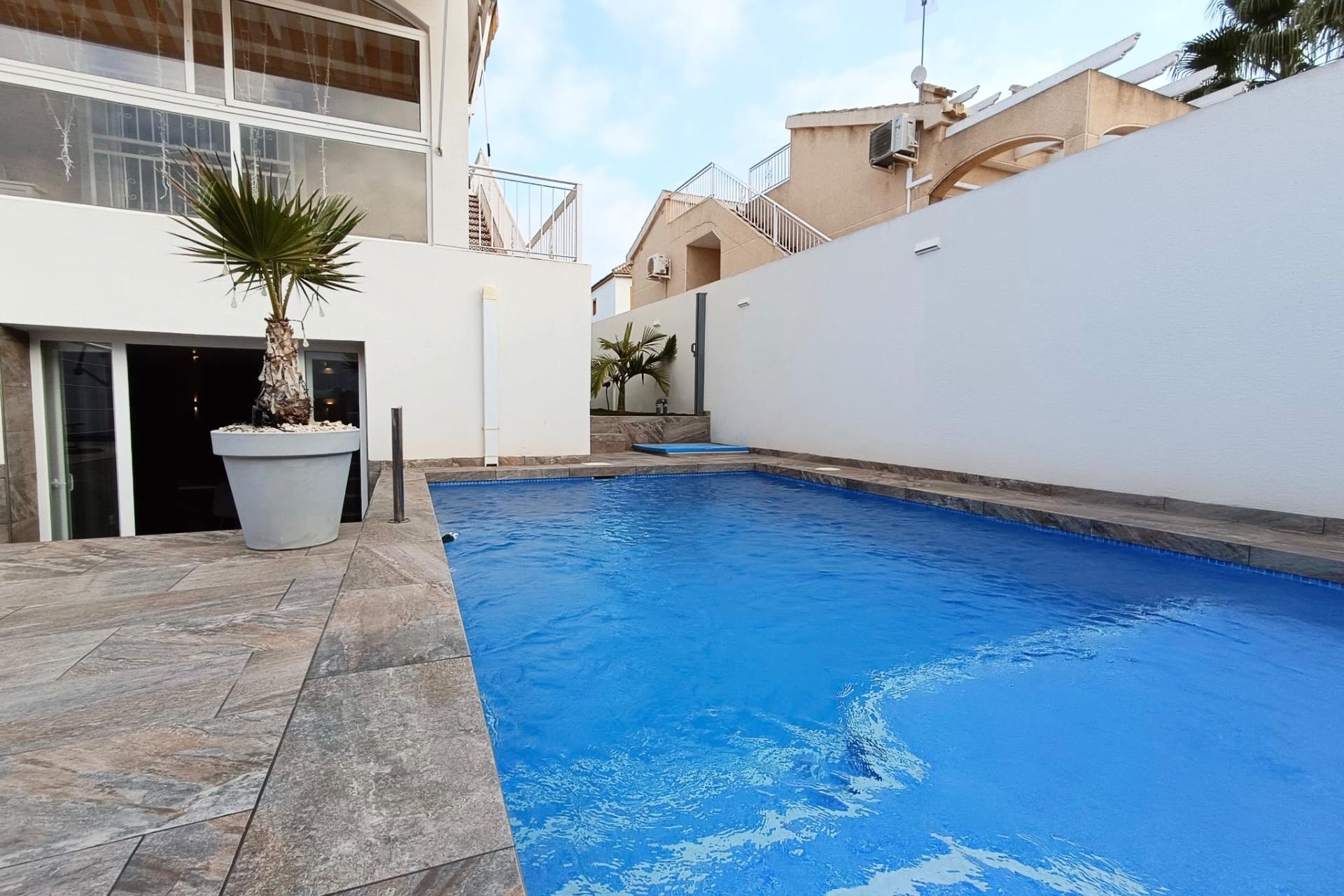 Återförsäljning - Villa - Orihuela Costa - Playa Flamenca