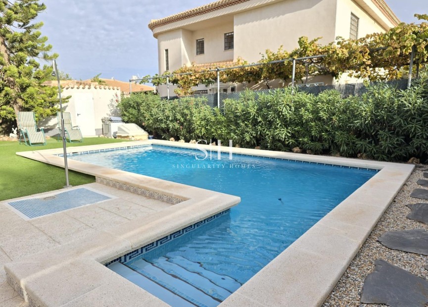 Återförsäljning - Villa - Orihuela Costa - Playa Flamenca