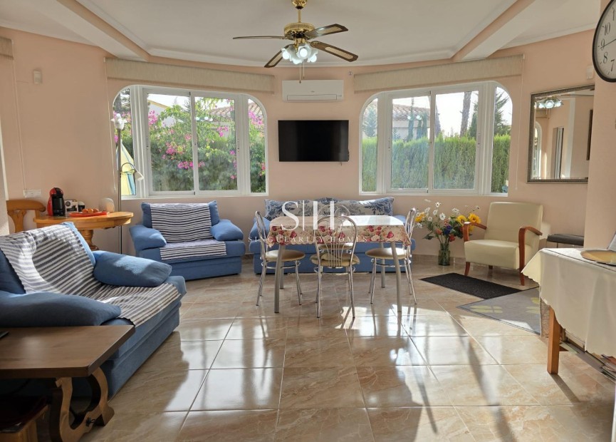 Återförsäljning - Villa - Orihuela Costa - Playa Flamenca