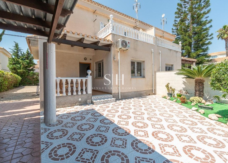 Återförsäljning - Villa - Orihuela Costa - Playa Flamenca