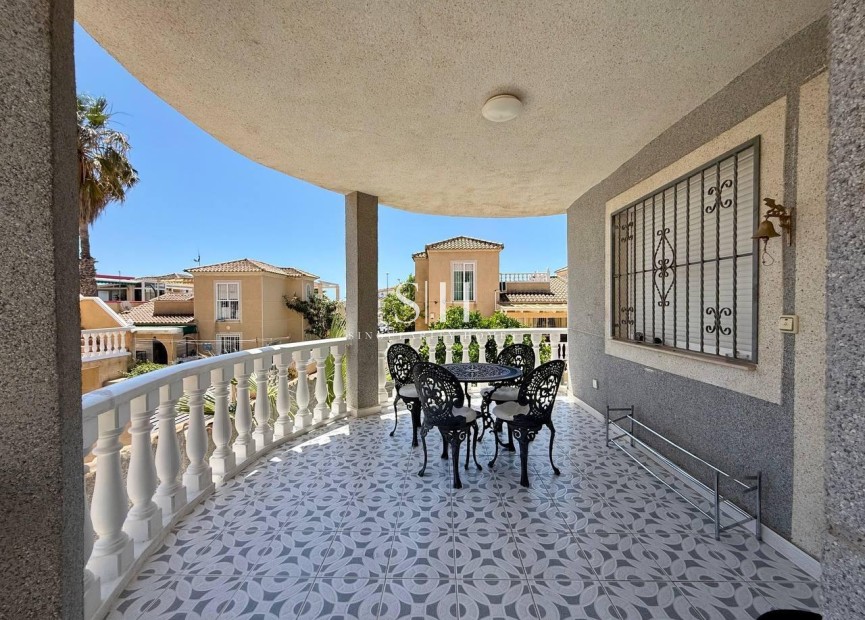 Återförsäljning - Villa - Orihuela Costa - Playa Flamenca
