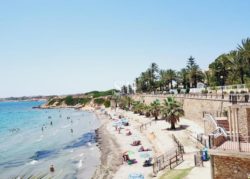 Återförsäljning - Villa - Orihuela Costa - Punta Prima