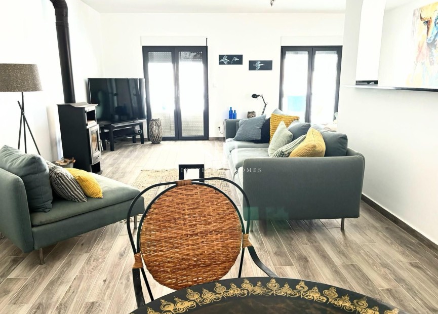 Återförsäljning - Villa - Orihuela Costa - Punta Prima