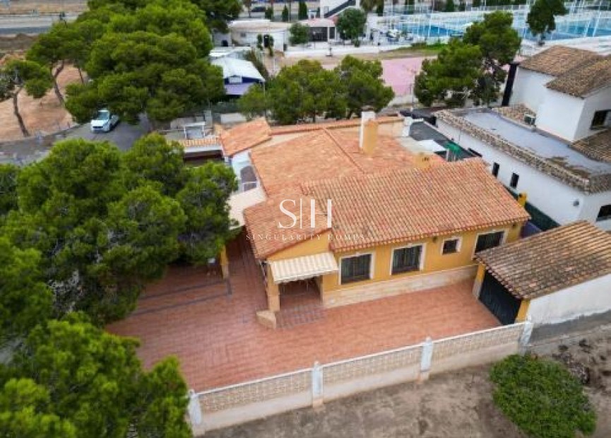 Återförsäljning - Villa - Orihuela Costa - Punta Prima