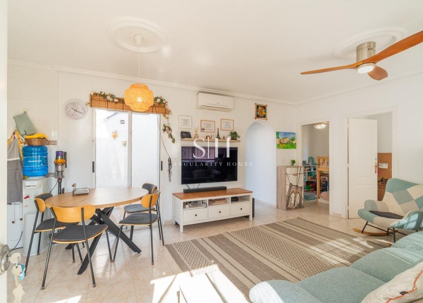 Återförsäljning - Villa - Orihuela Costa - Punta Prima
