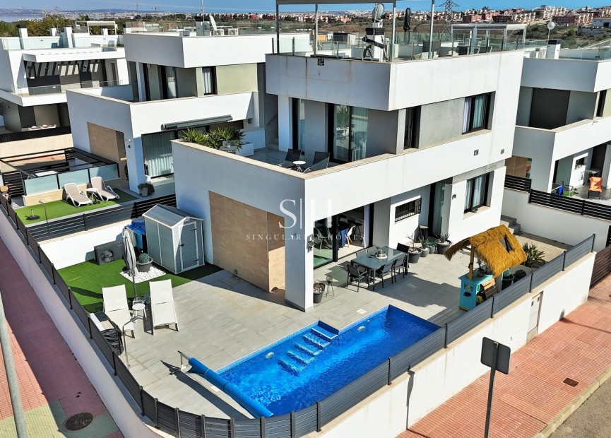 Återförsäljning - Villa - Orihuela Costa - Villamartin