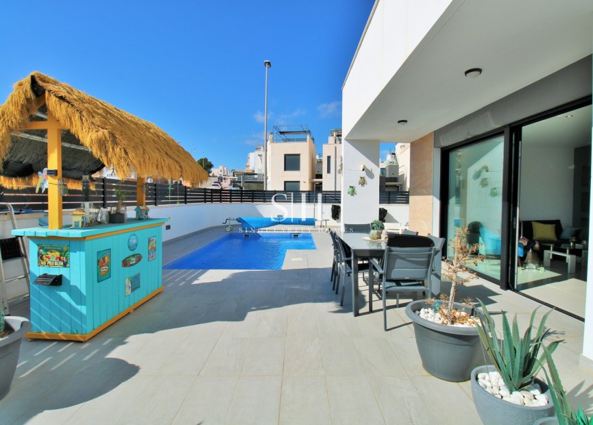 Återförsäljning - Villa - Orihuela Costa - Villamartin