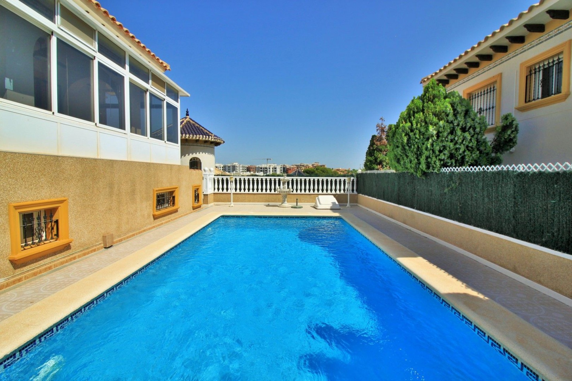 Återförsäljning - Villa - Orihuela Costa - Villamartín