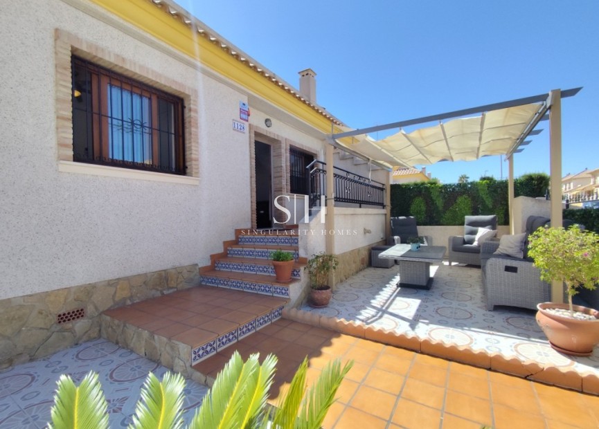 Återförsäljning - Villa - Orihuela Costa - Villamartin