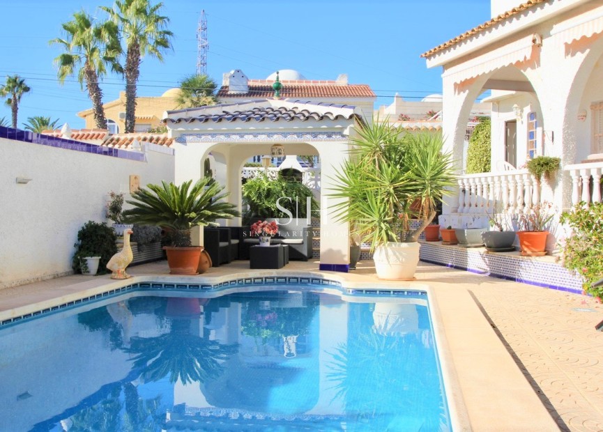 Återförsäljning - Villa - Orihuela Costa - Villamartín