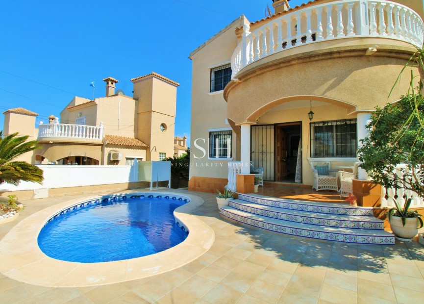 Återförsäljning - Villa - Orihuela Costa - Villamartin