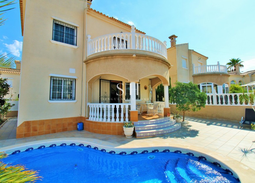 Återförsäljning - Villa - Orihuela Costa - Villamartin