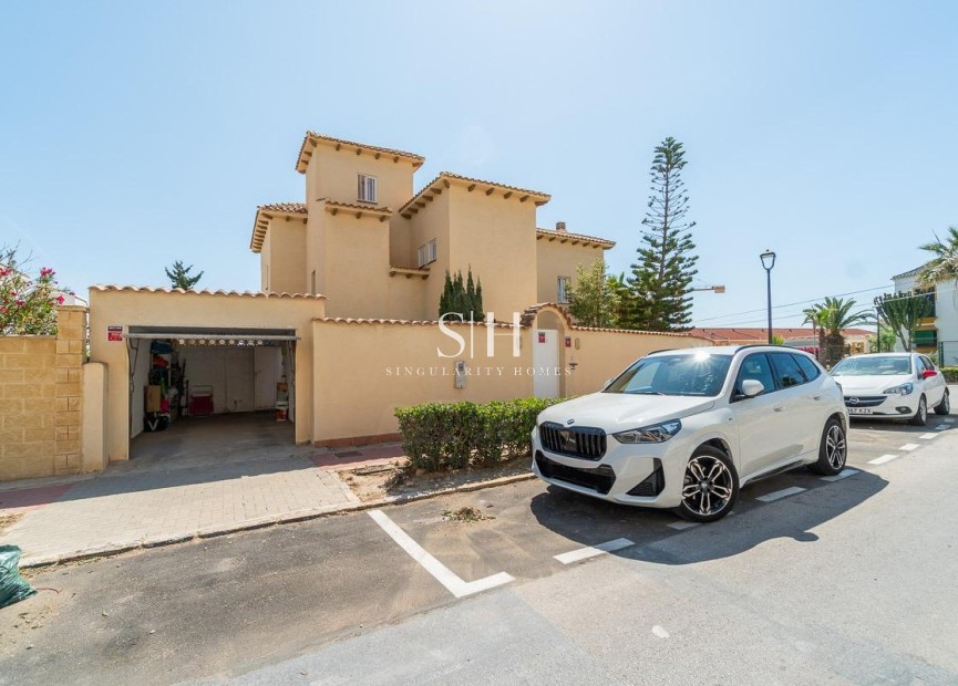 Återförsäljning - Villa - Torrevieja - La Mata