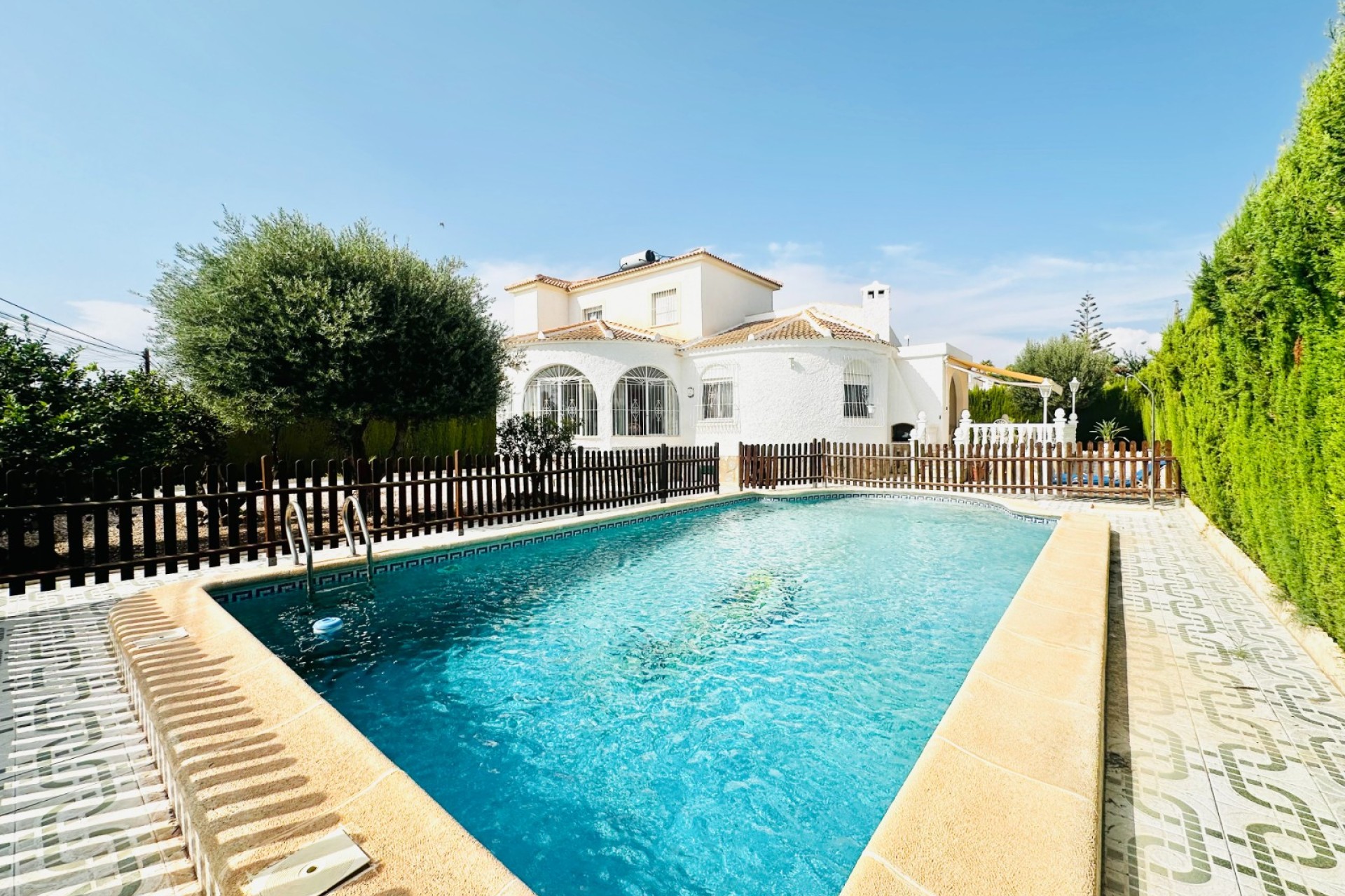 Återförsäljning - Villa - Torrevieja - La Siesta - El Salado -  Torreta