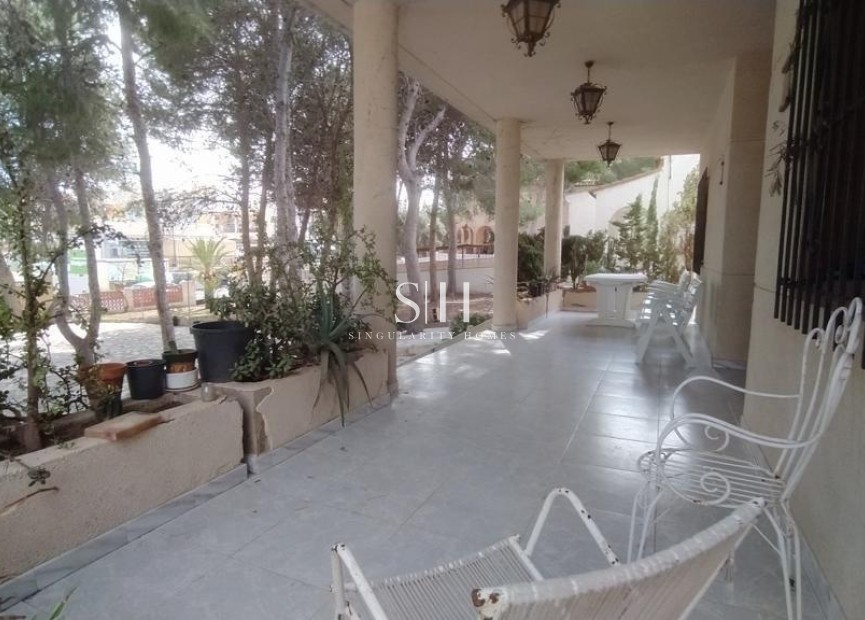 Återförsäljning - Villa - Torrevieja - Los balcones