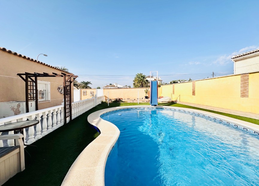 Återförsäljning - Villa - Torrevieja - San Luis