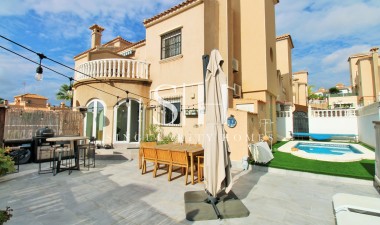 Casa - Перепродажа - Orihuela Costa - Villamartin