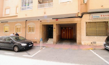 Garage - Återförsäljning - Torrevieja - Playa de los Locos