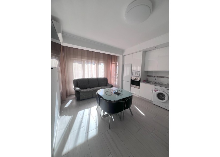 Herverkoop - Appartement / flat - Torrevieja - Paseo Maritimo