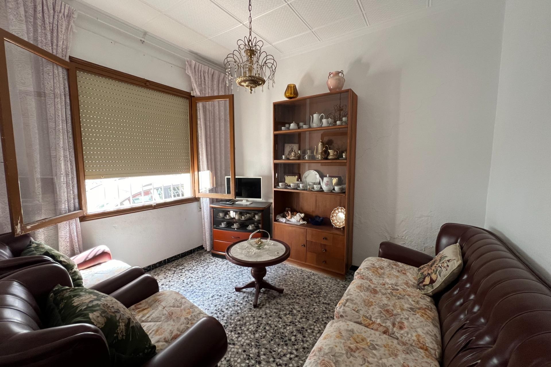 Herverkoop - Town House - Dolores - Centro