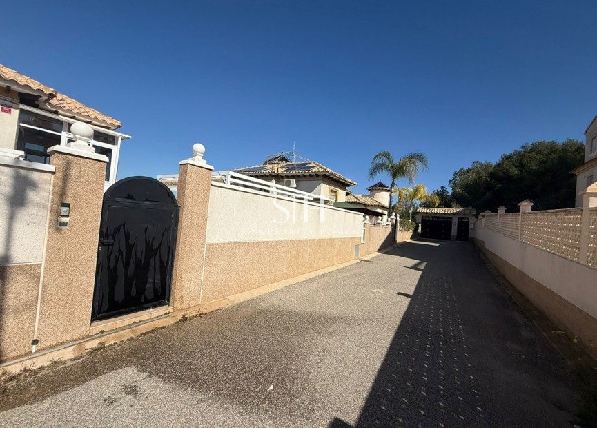 Herverkoop - Villa - Orihuela Costa - Costa Blanca