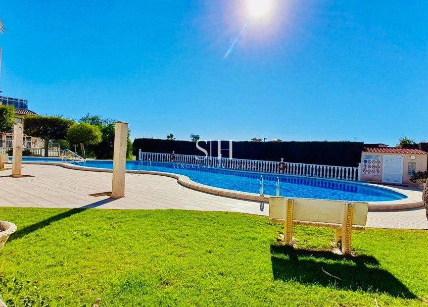 Herverkoop - Villa - Orihuela Costa - Playa Flamenca