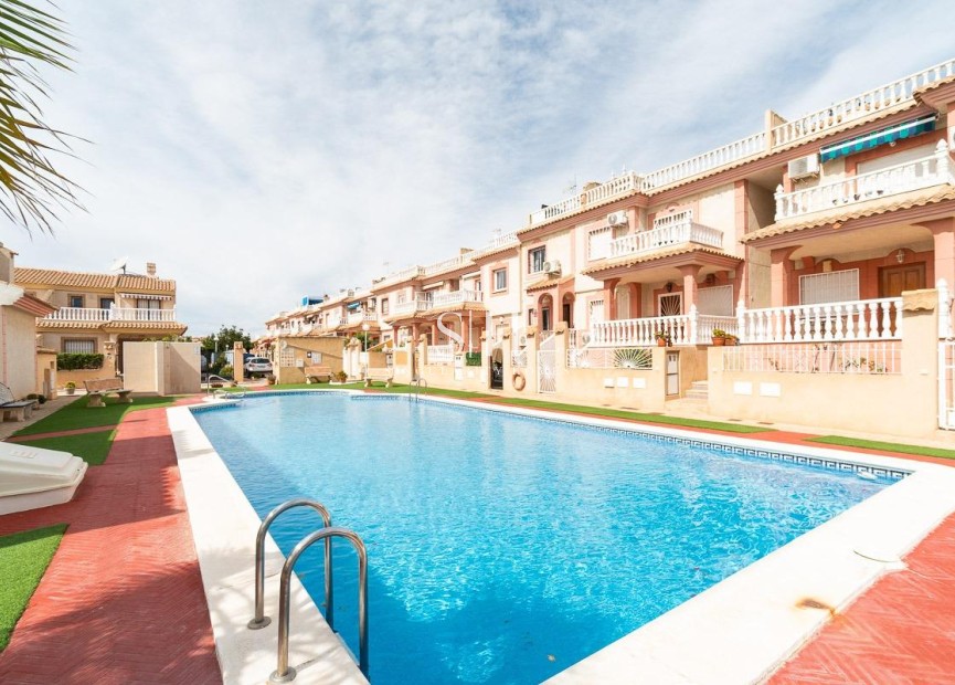 Herverkoop - Villa - Orihuela Costa - Punta Prima