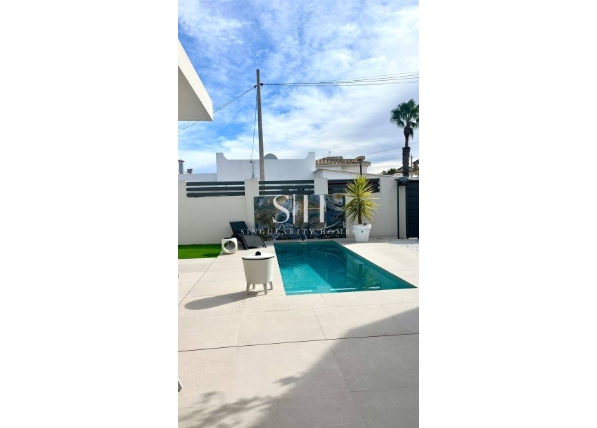 Herverkoop - Villa - San Miguel de Salinas - Urbanizacion Blue Lagoon