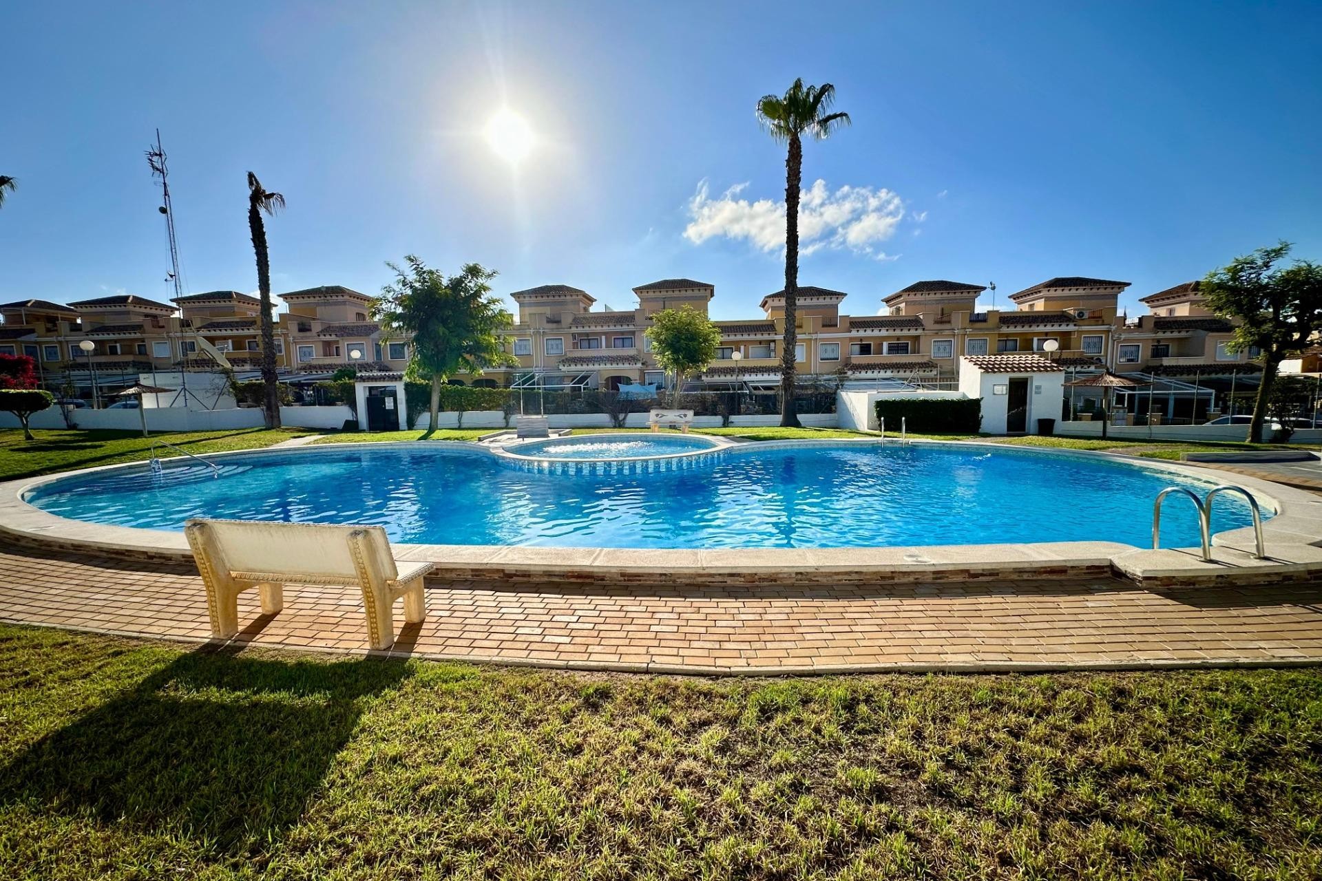 Herverkoop - Villa - Torrevieja - Aguas nuevas 1