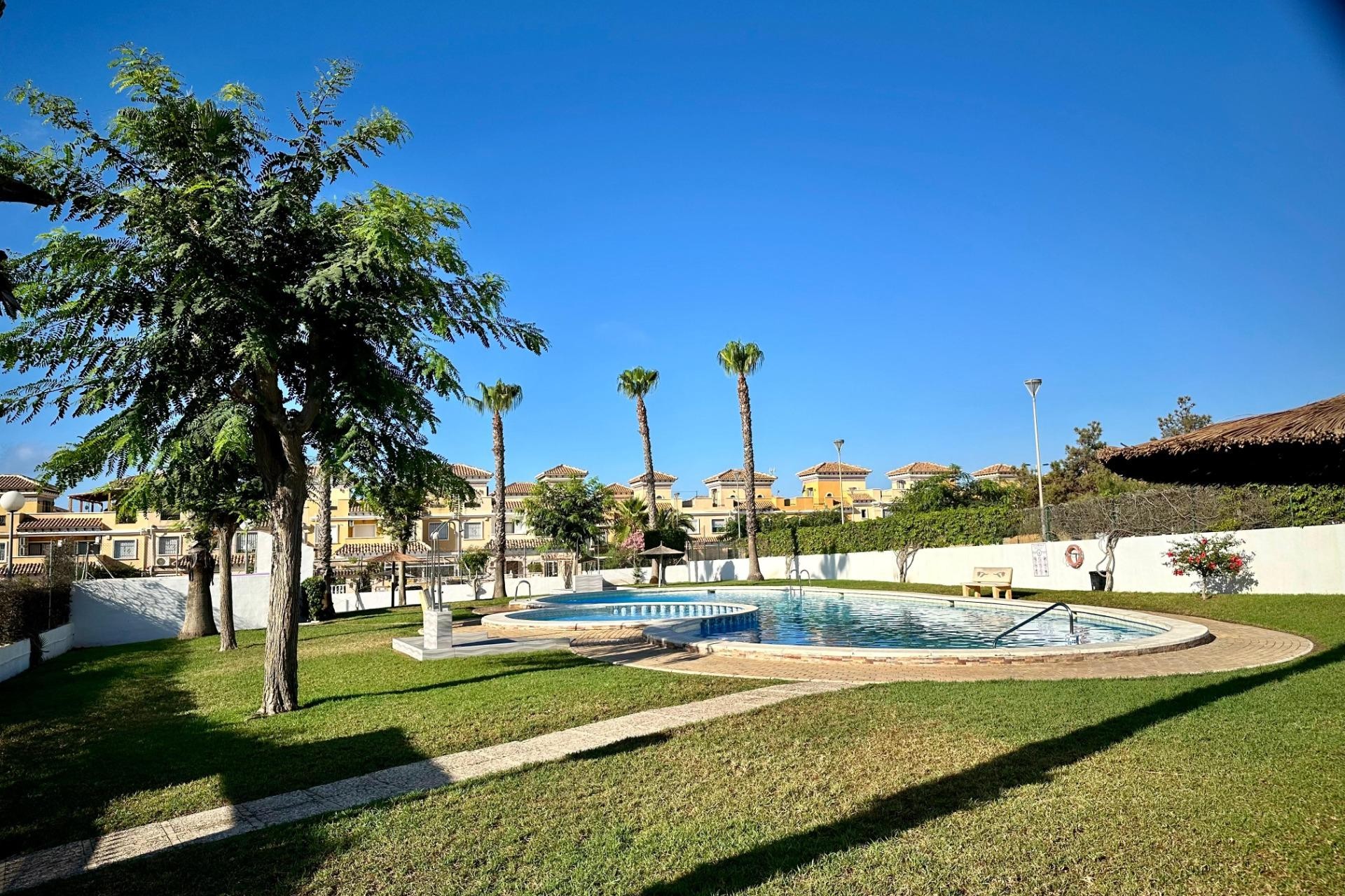 Herverkoop - Villa - Torrevieja - Aguas nuevas 1