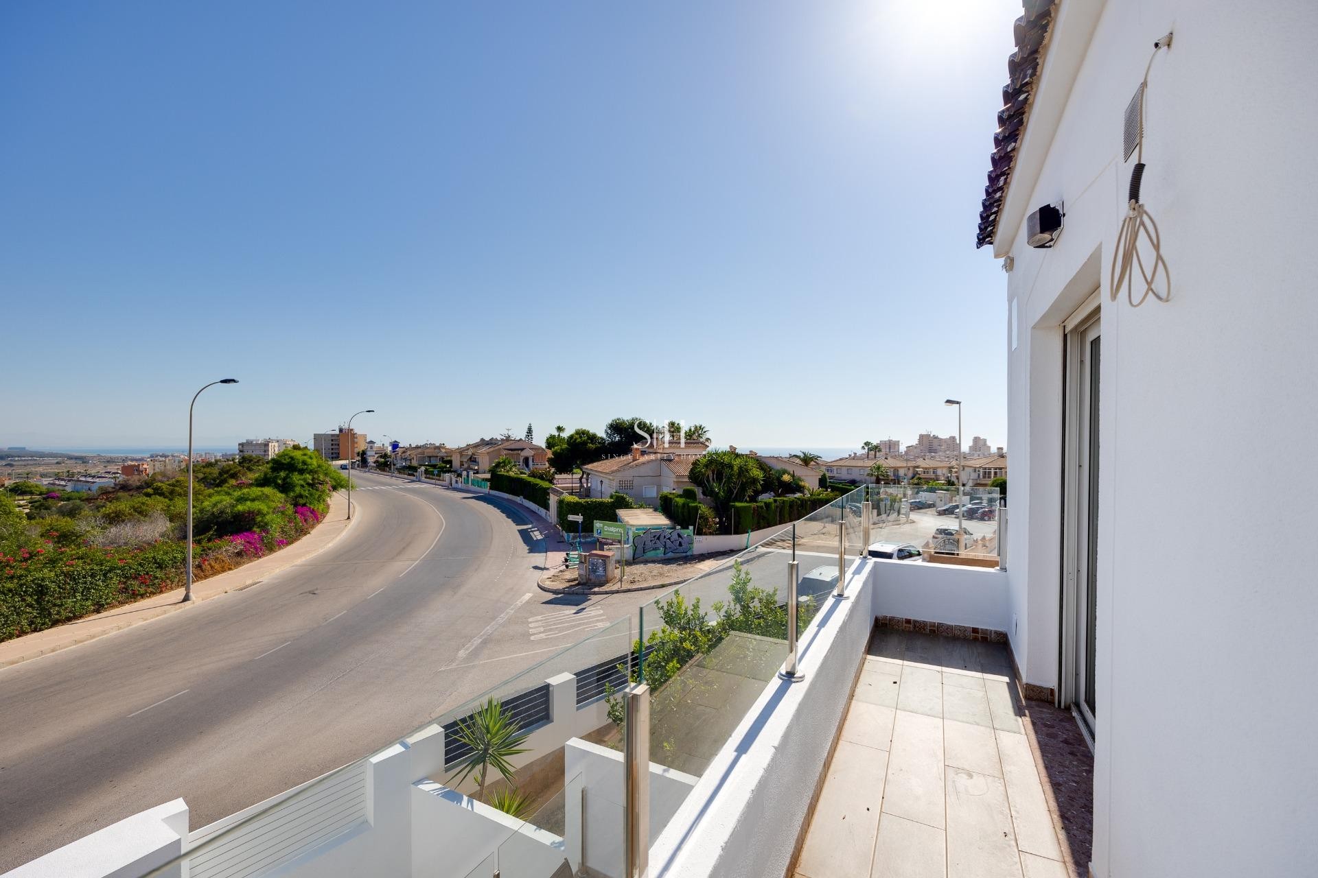 Herverkoop - Villa - Torrevieja - aguas nuevas