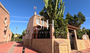House - Resale - Torrevieja - El Acequión - Los Náufragos