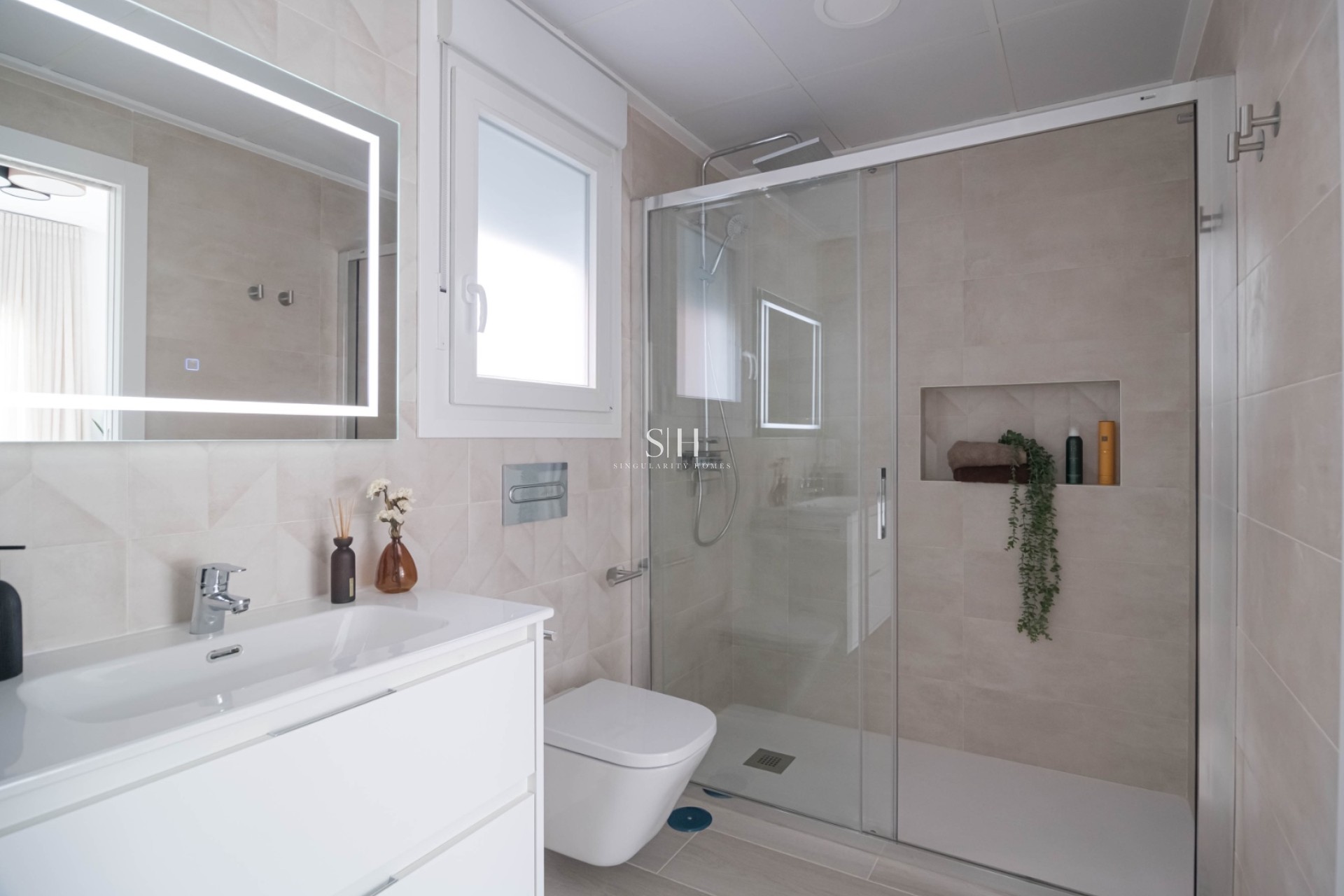 Neue Gebäude - Haus - Avileses